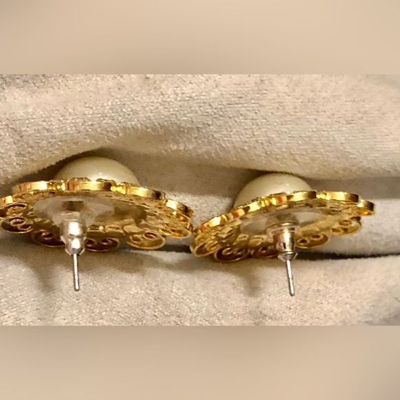 Faux Pearl rhinestone gold tone scroll pierced earrings 1” round - Picture 8 of 10
